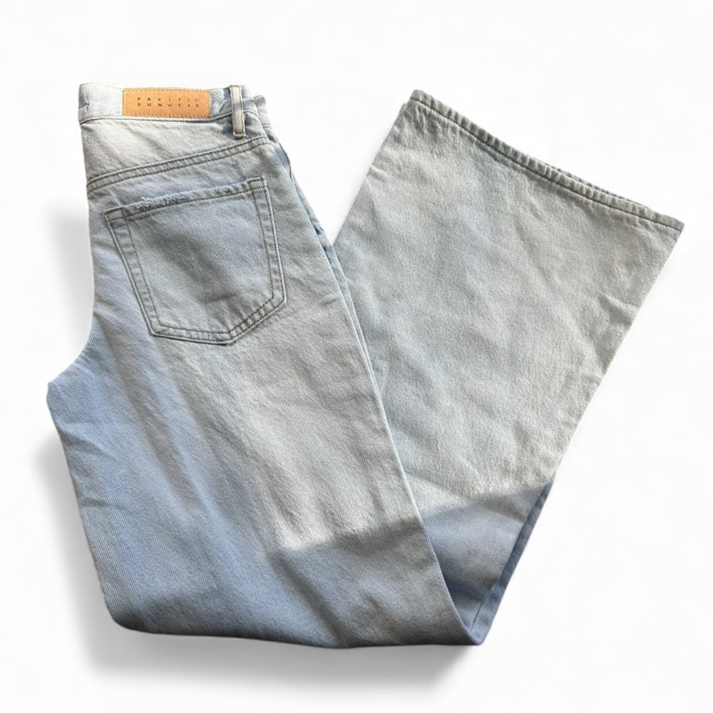 Pacsun Lena Low Rise Super Baggy Jeans Light Indigo Acid Wash. Size 23